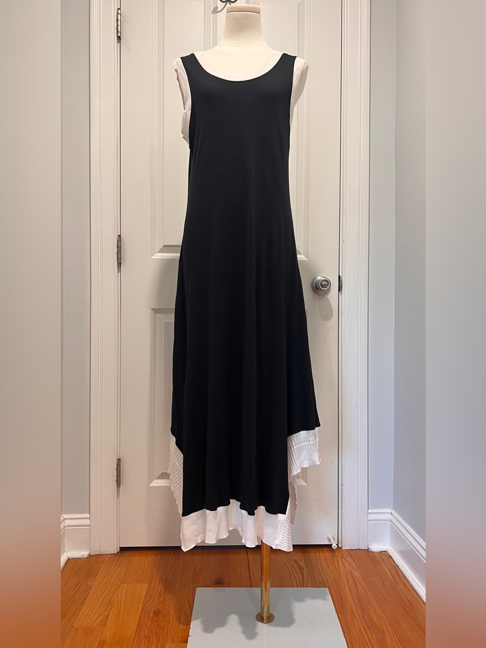 Planet by Lauren G Sleeveless Black Layered asymmetrical dress w front pockets